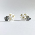 ケシパールとお花のピアス-Keshi pearl with flower earrings