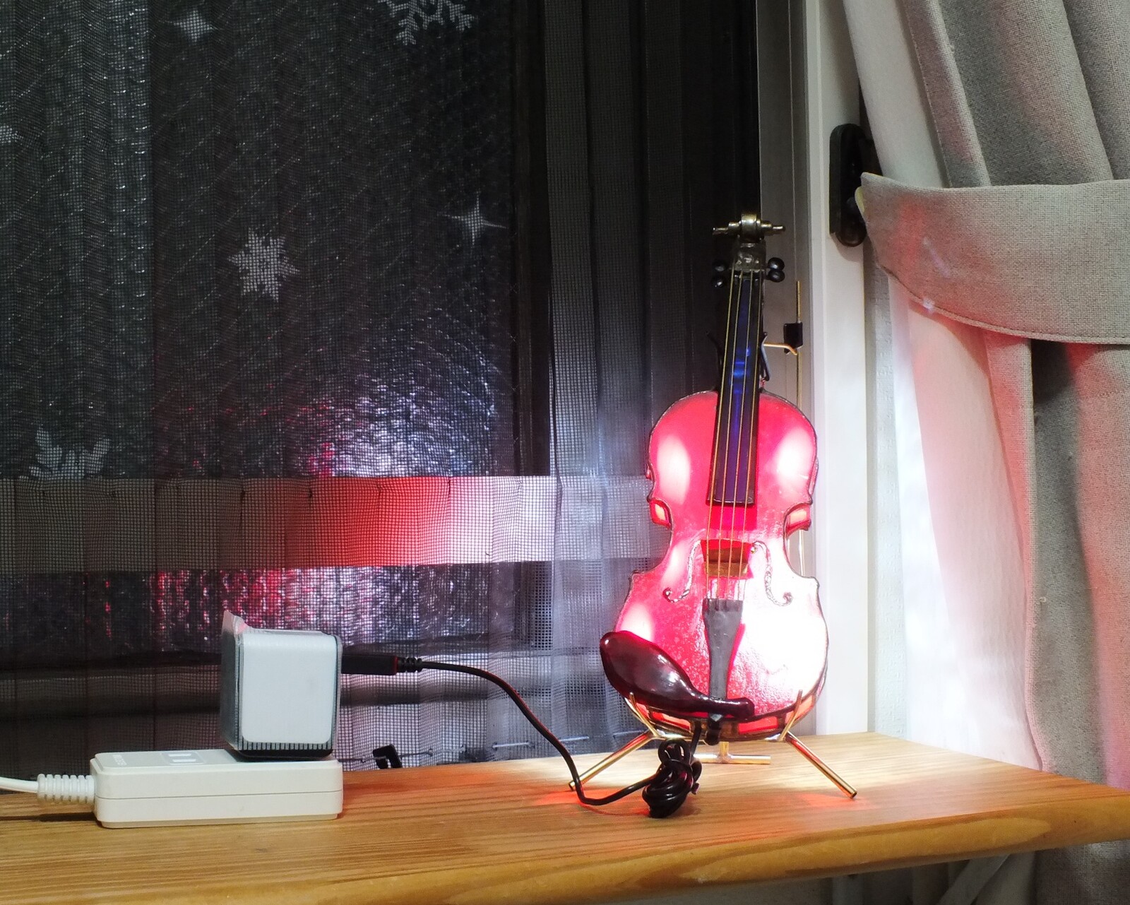 ステンドランプ　バイオリン バイオリン；ステンドグラス作品 ver．7 LEDを組み込んだ