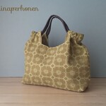 ミナペルホネン　ハンドメイドシャーリングバッグ(anemone,khaki,中サイズ)