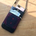 スマホショルダー スマホポシェット スマホポーチ ポケット付 ブラック レザー レッドon ネイビー レース