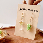 お酒が大好きな人のためのピアス シャルドネ💚🍇チャーム付き