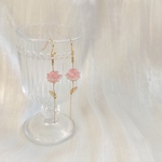 シャラっと揺れる小さなバラ🥀イヤリング/ピアス
