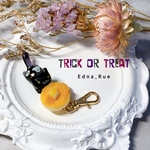 Trick or Treat🐈‍⬛💕パンケーキ食べるにゃ🥞ミニキーホルダー 送料無料 レジン ジャンピング猫 