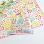 再】パステルカラーのお花畑 40×60 ランチョンマット＆巾着袋 カラフル ボタンループ付き ランドセルフック 女の子 花柄 ピンク　小学校 机