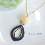 💙ブルーのアクリルチャームとメタルフープのロングネックレス
