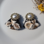 ビーズ刺繍と刺繍リボンのハンドメイドピアス イヤリング