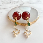【セール中✨】ゆらゆら ダークレッドのりんご の 大ぶり イヤリング　　　　　　ピアスへ変更OK