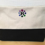 イニシャル刺繍ポーチ