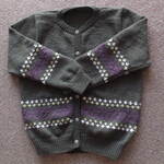 モスグリーンのシックな編み込みカーディガン