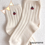 てんとう虫の刺繍靴下