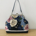 再販、ご注文品です。がま口バッグ(黒猫と牡丹)