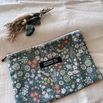  リバティ風花柄ポーチ