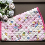 ハンドメイド　子ども用シートベルトカバー《スウィーツ柄ピンク》