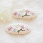 コスモスの刺繍パッチンピン　キナリ／ヘアピン／ベビー／送料無料