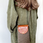 【編み物と革】長財布が入るスマホポシェット　ストラップが可愛い　これからの季節にオススメ　スマホショルダー　スマホポーチ　ショルダーバック