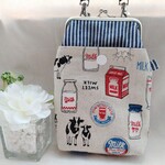 牛柄が可愛すぎるぅ♡　ぷっくりがま口👛スマホポシェット　ハンドメイド　牛乳　牛乳瓶　牛乳パック　ミルク