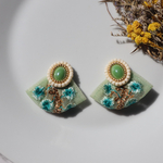 ビーズ刺繍と刺繍リボンのハンドメイドピアス イヤリング  G