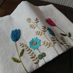 北欧風チューリップ刺繍の文庫本サイズのブックカバー8号帆布