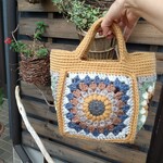 2525-flower····様専用　モチーフ編みのニットバッグ　マスタードmix
