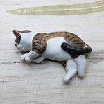 キジ白寝ねっこの置物
