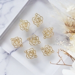 【8個】薔薇の透かしコネクター　メタル　フレームパーツ　イエローゴールド　金属　合金　デザインプレート