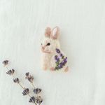 【予約作品】羊毛刺繍🌿ラベンダーのうさぎブローチ