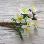 りんごの花のコサージュ