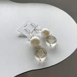 ドイツアクリルビーズのパールピアス