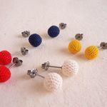 レースの小さな実のピアス【１セット】