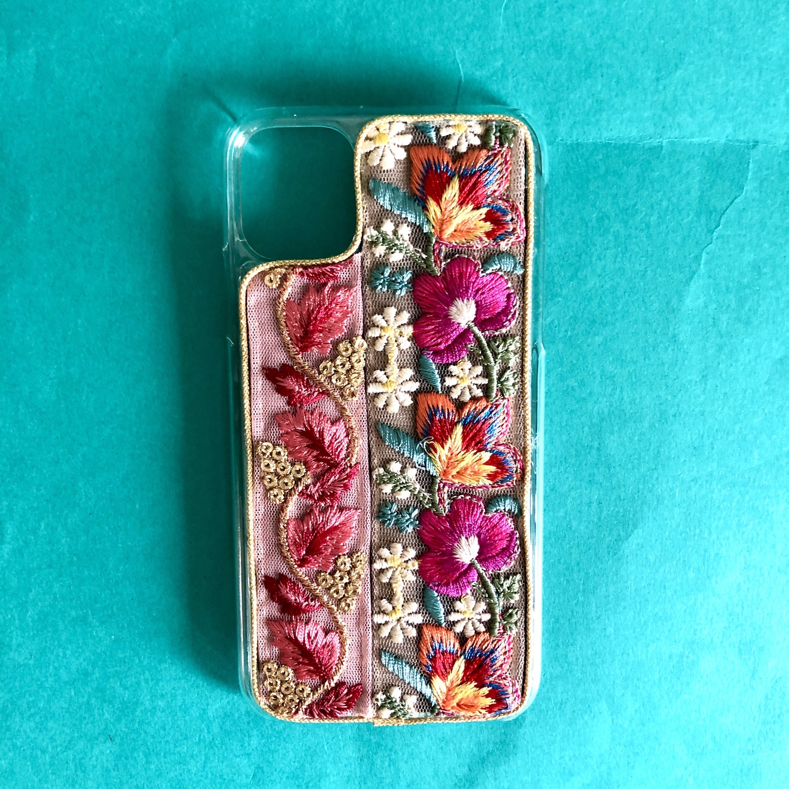 iPhone11 スマホケース インド刺繍リボン 15×17.5cm - 花と雑貨