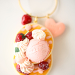 桜の花咲くパンケーキのバッグチャーム