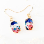 ディープブルーとゴールドパウダーとお花のピアス/イヤリング
