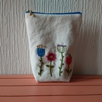 北欧風刺繍　　帆布の縦長マチありポーチ  