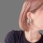 （カーキベージュ&グレージュ）アシンメトリーかすみそう パールflowerピアス/イヤリング
