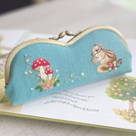 ＊リスさんとキノコの手刺繍がま口メガネケース＊