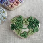 刺繍ブローチ　ハートのグリーングリーン
