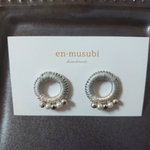 リング　ピアス◇グレー＆シルバーラメ＆パールビーズ他◇刺繍