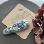 【送料無料】若草色に小花達　刺繍ヘアピン size 中