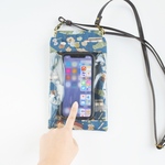 入れたまま操作できるスマホショルダー［通常サイズ］キャンプギア