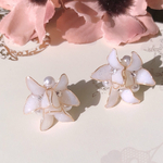 ホワイトフラワー×ピアス（イヤリング）