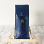 ボタンが綺麗なペンケース（ネイビーブルー）　ステンドグラス風ボタン　ムラ染め　縦型でスリム