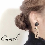 ブラックレザー×レクタングルべっ甲ピアス／イヤリング　Camel