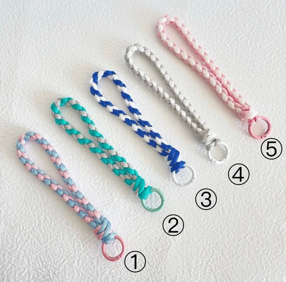 スマホストラップ　真ん中１本　ハンドメイド スマホストラップ 真ん中1本 ハンドメイド Amazon.co.jp
