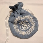 オーダー品　花冠とイニシャル刺繍の巾着