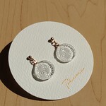 ～麻～小さな和柄の揺れるピアス(イヤリング)直径1.6㎝　千代切紙　折り紙　切り絵　和　和風　和紙