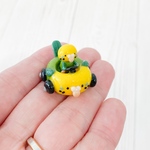 セキセイインコの車とセキセイインコ　イエロー×グリーン