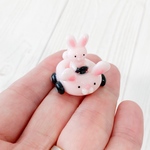 うさぎの車とうさぎ　ピンク