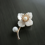 白いお花　ブローチ