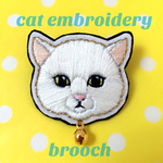 【送料無料】白猫ちゃんの刺繍ブローチ①