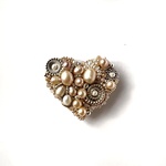 Pearl Heart  Silver ver.ピンク系バロックパールとドイツ製アクリルパーツのビーズ刺繍ブローチ